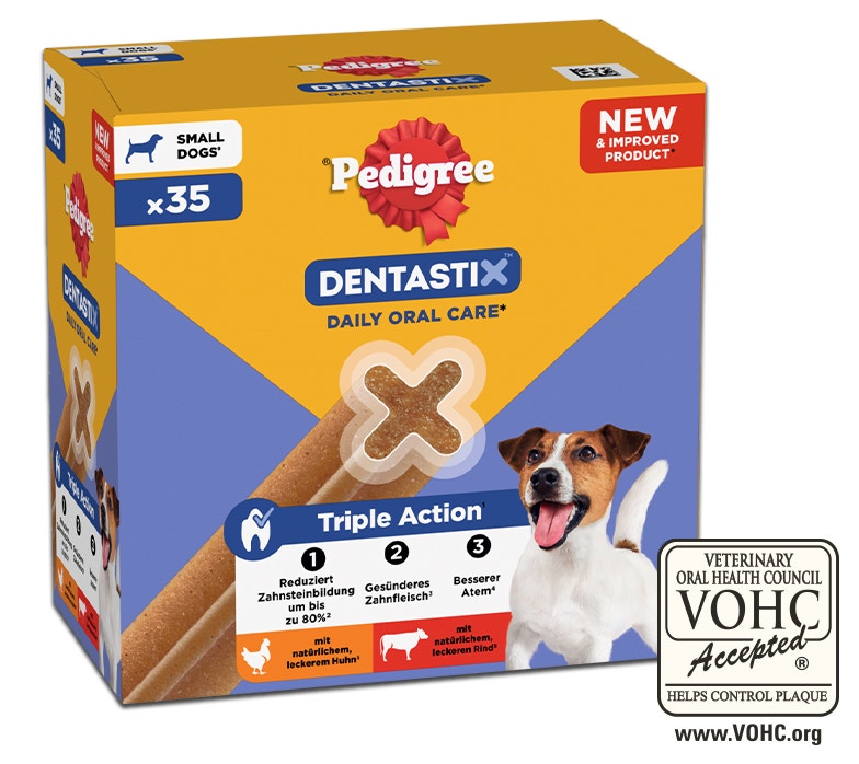 Eine Verpackung von Pedigree Dentastix Zahnpflegekausnacks mit einem Jack Russell Terrier auf der Box.